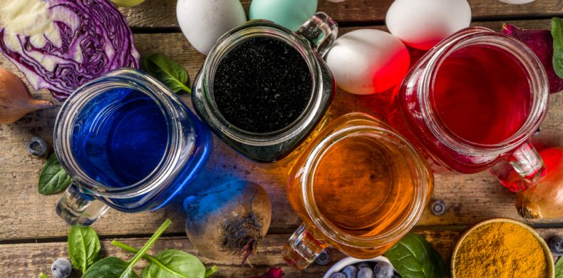 Metode naturale de vopsire a ouălor – cum obții texturi și culori inedite